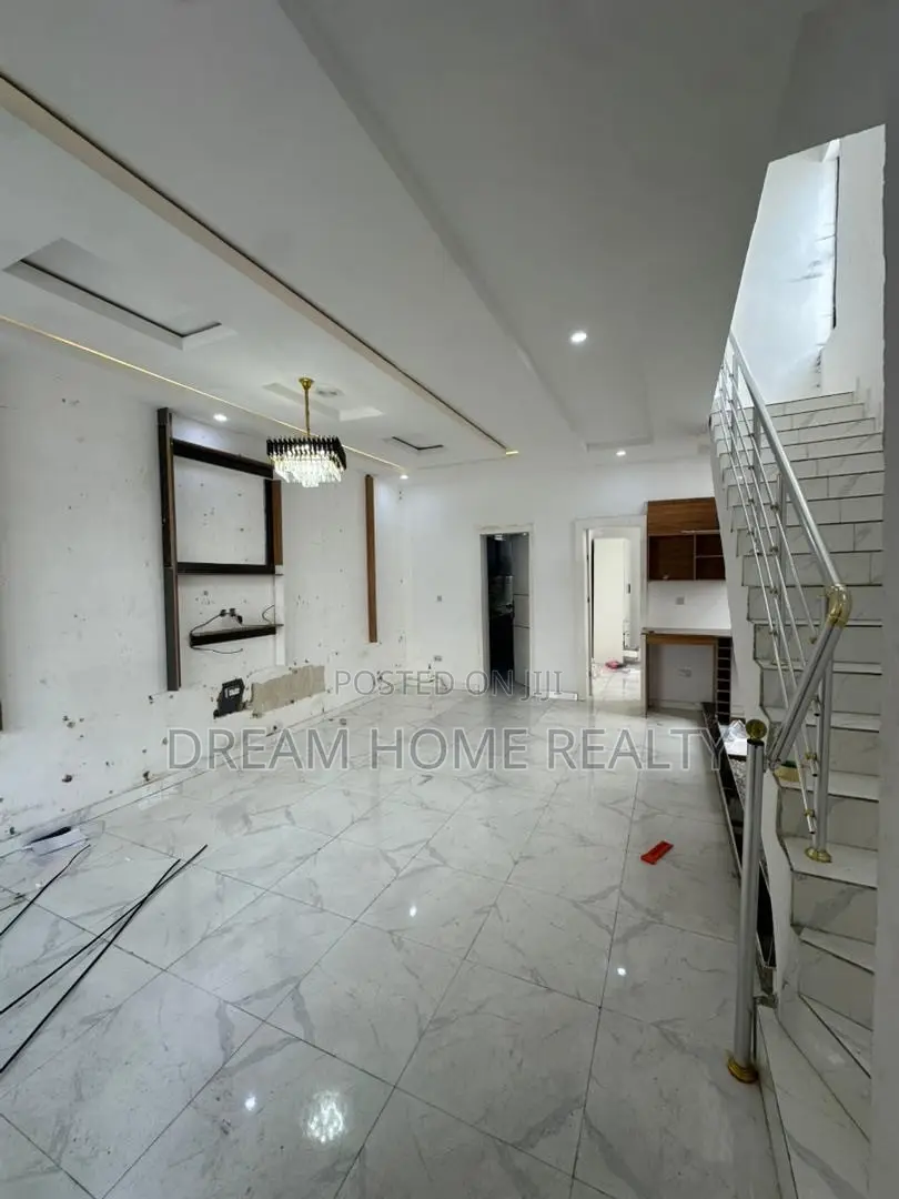 3bdrm Duplex in Ikota for rent in Ikota
