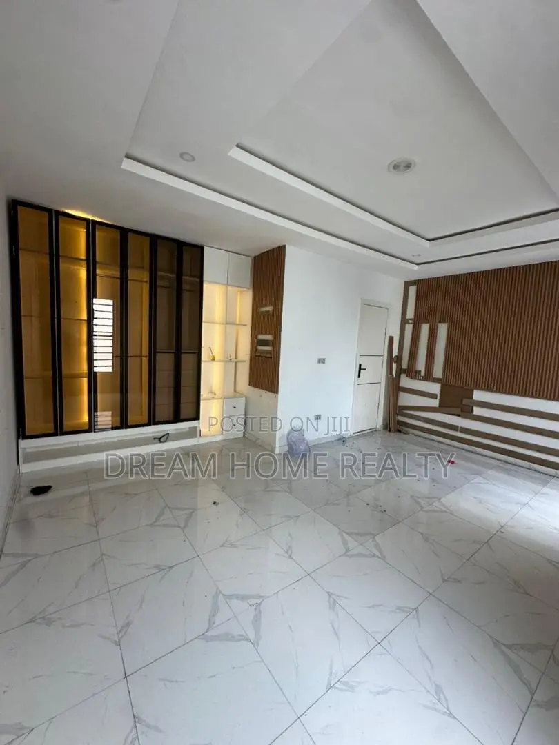 3bdrm Duplex in Ikota for rent in Ikota
