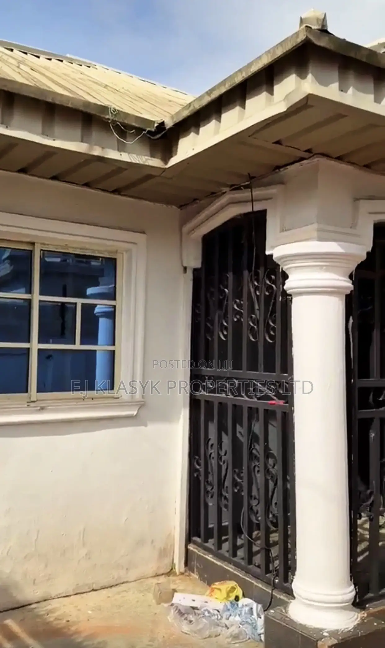 8bdrm Block of Flats in Benin City for sale in Benin City