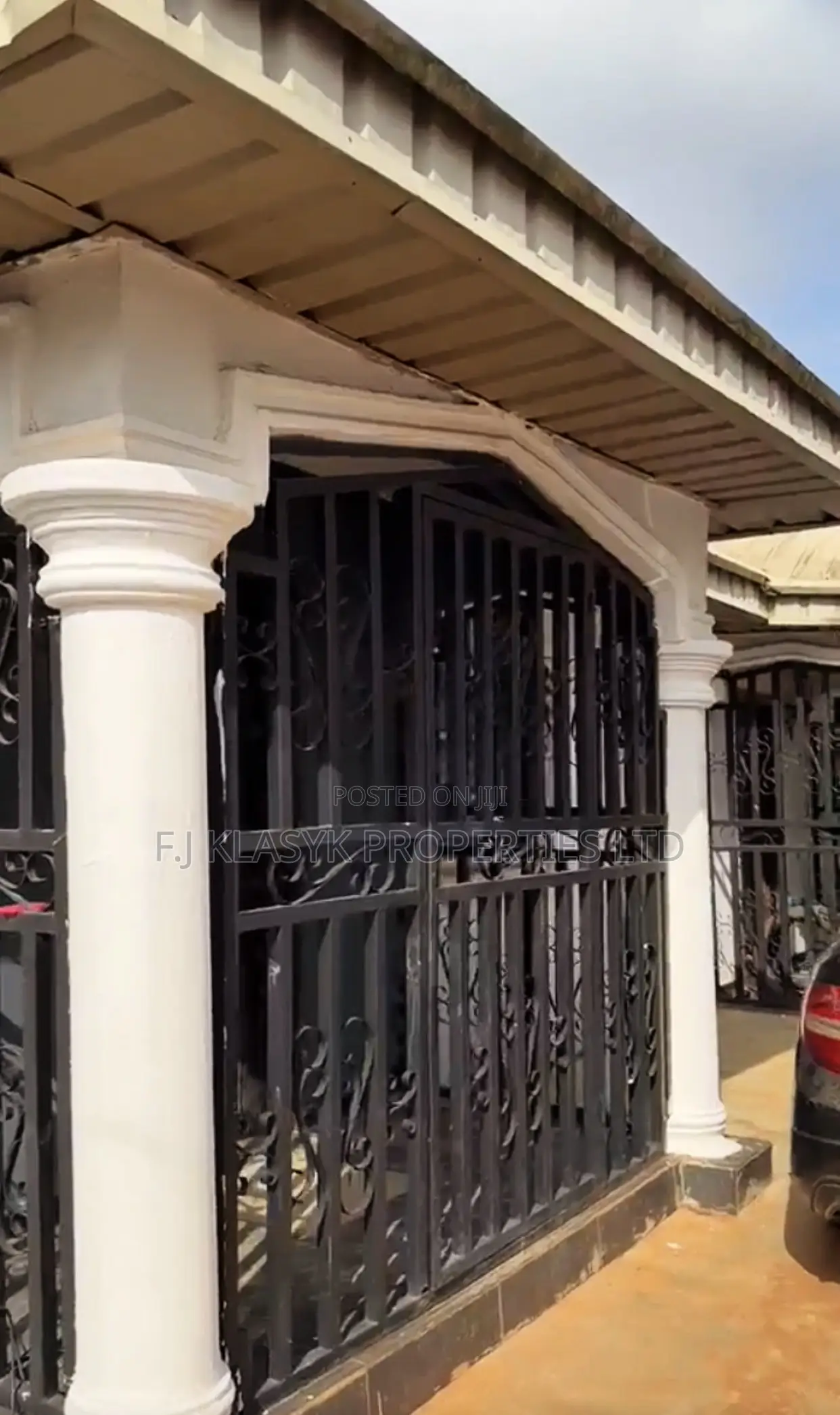 8bdrm Block of Flats in Benin City for sale in Benin City