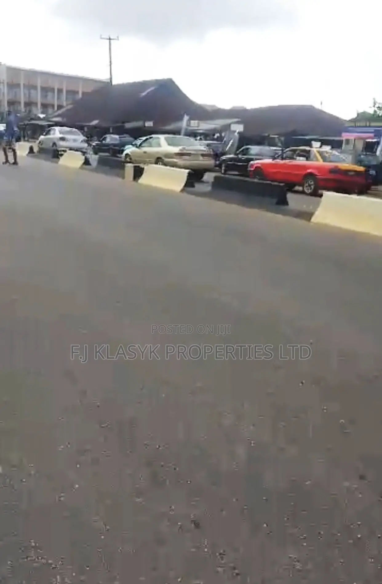 Along Akpakpava Road Former Mr Biggs in Benin City
