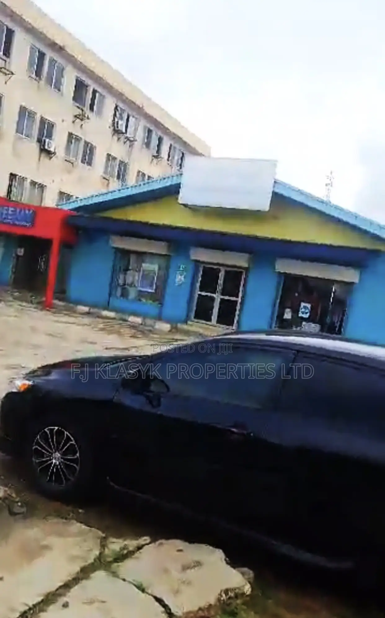 Along Akpakpava Road Former Mr Biggs in Benin City