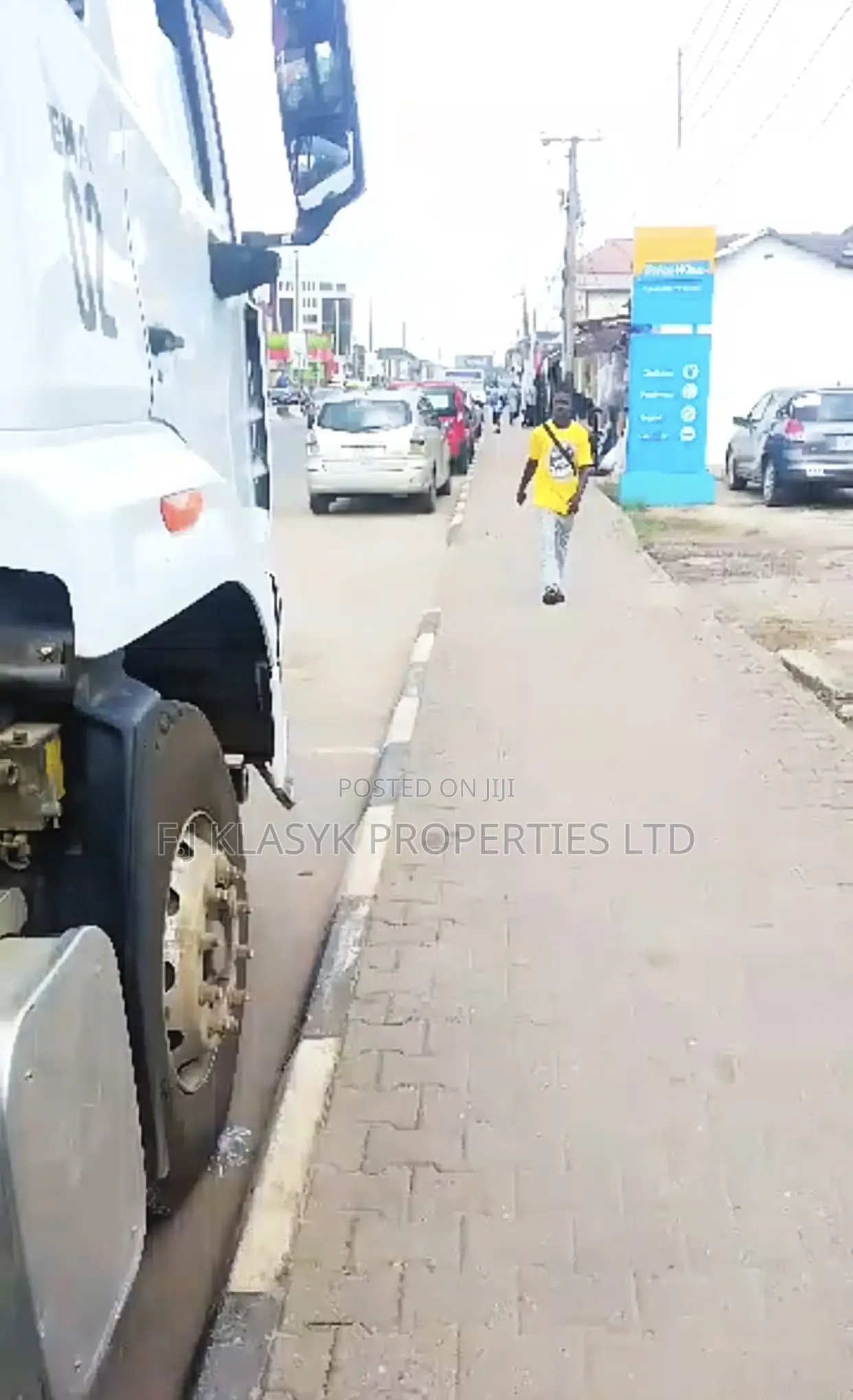 Along Akpakpava Road Former Mr Biggs in Benin City