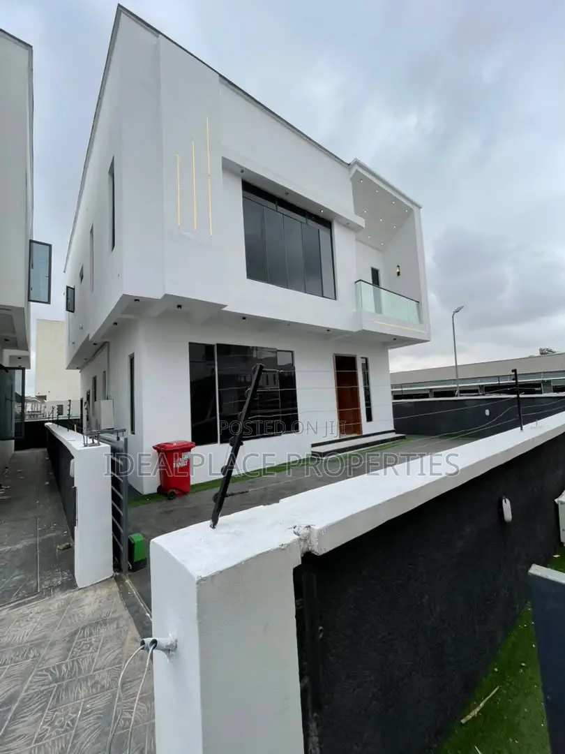 5bdrm Duplex in Idado for sale in Idado