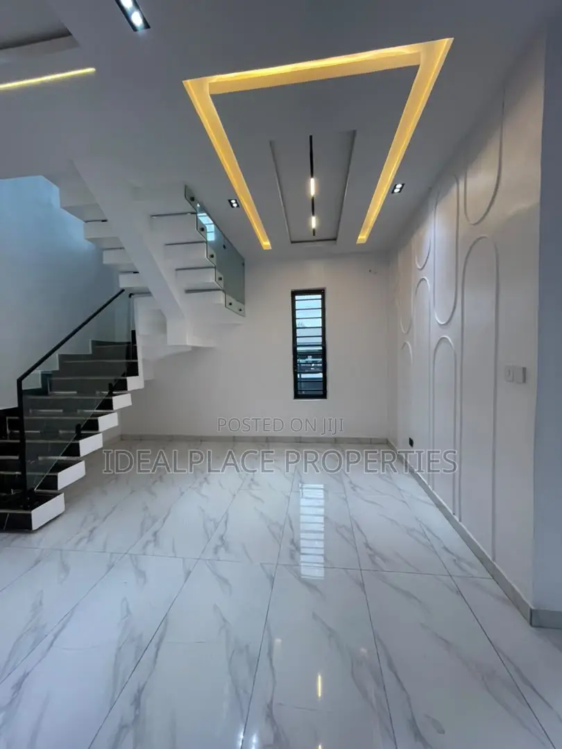 5bdrm Duplex in Idado for sale in Idado