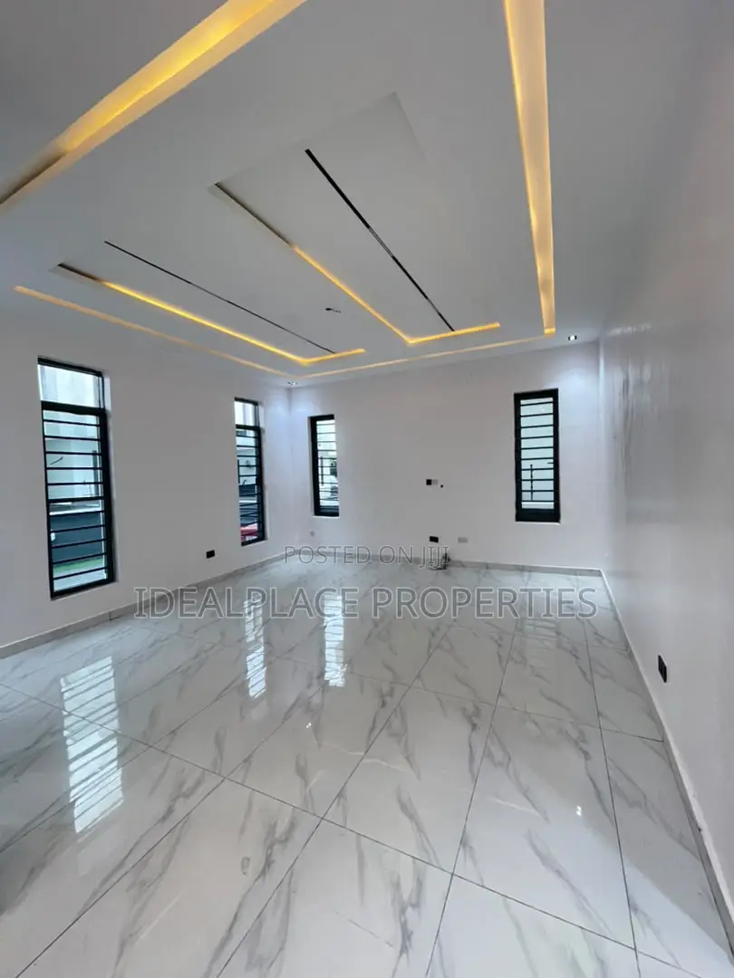5bdrm Duplex in Idado for sale in Idado