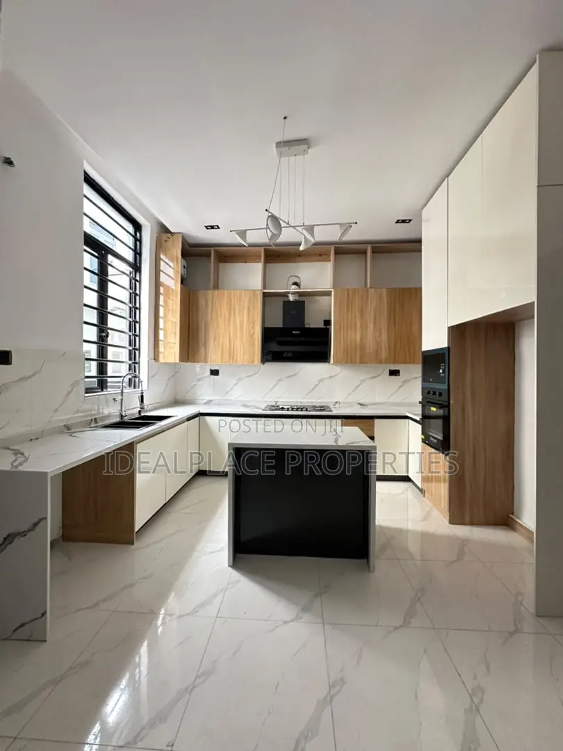 4bdrm Duplex in Lekki for sale in Lekki