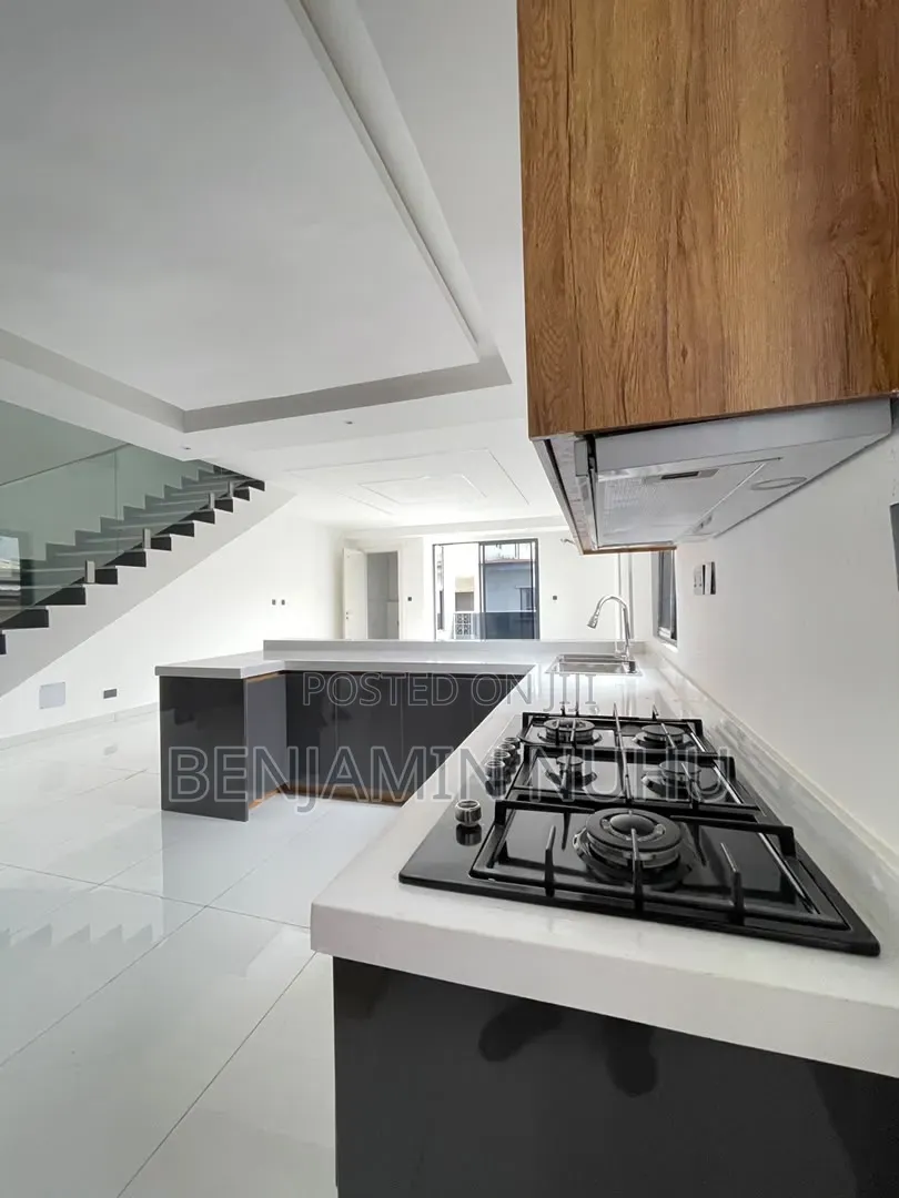 Furnished 2bdrm Apartment in Lekki Phase 1 for sale in Lekki Phase 1