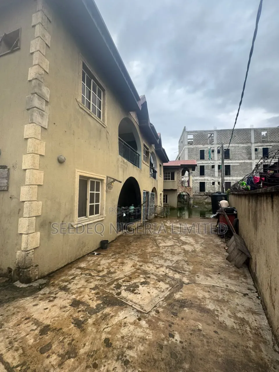 10bdrm Block of Flats in Ebutte Beach Road, Ebute for sale in Ebute
