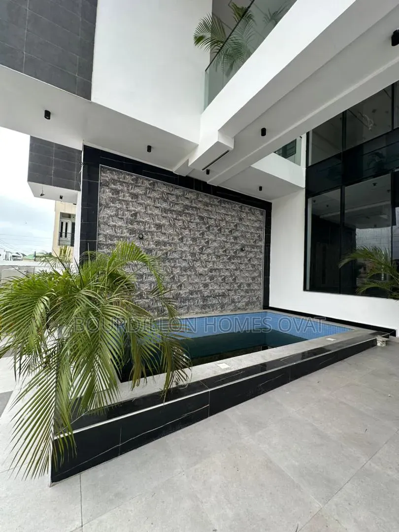 5bdrm Duplex in Ikota Villa Estate for sale in Ikota