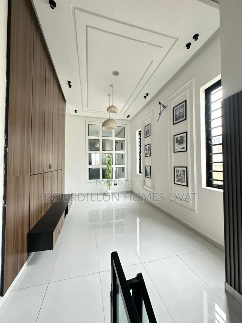 5bdrm Duplex in Ikota Villa Estate for sale in Ikota