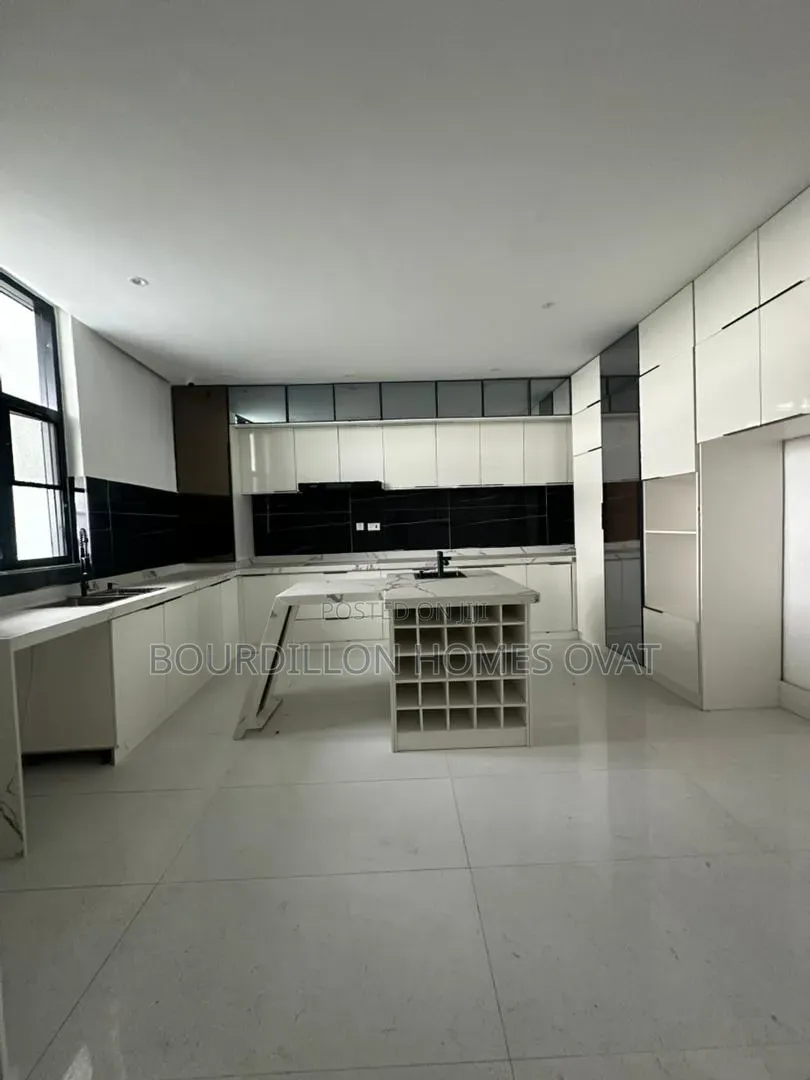 4bdrm Penthouse in Ikate Lekki Lagos for sale in Ikate