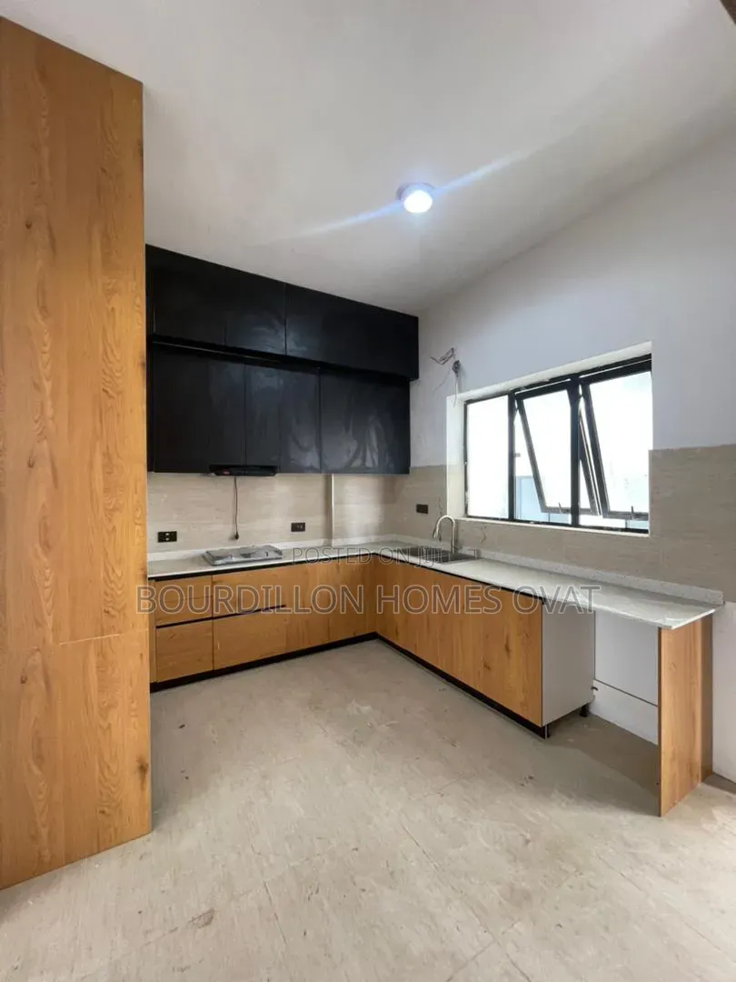 3bdrm Maisonette in Lekki Phase 1 for sale in Lekki Phase 1