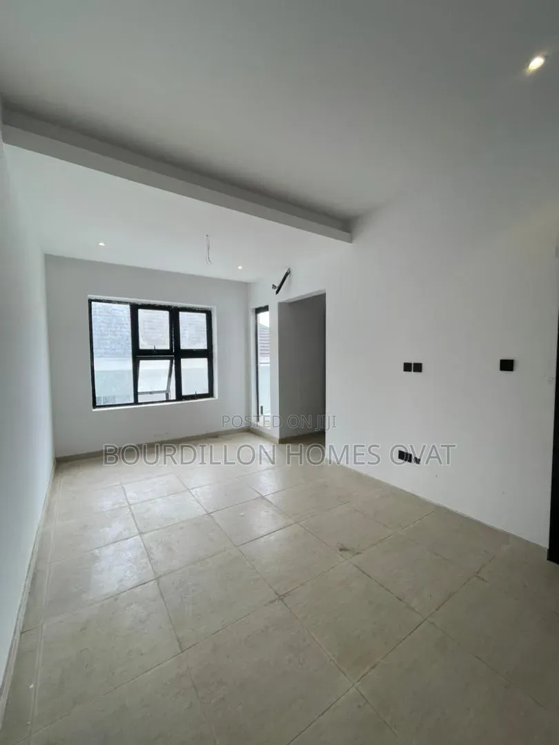 3bdrm Maisonette in Lekki Phase 1 for sale in Lekki Phase 1