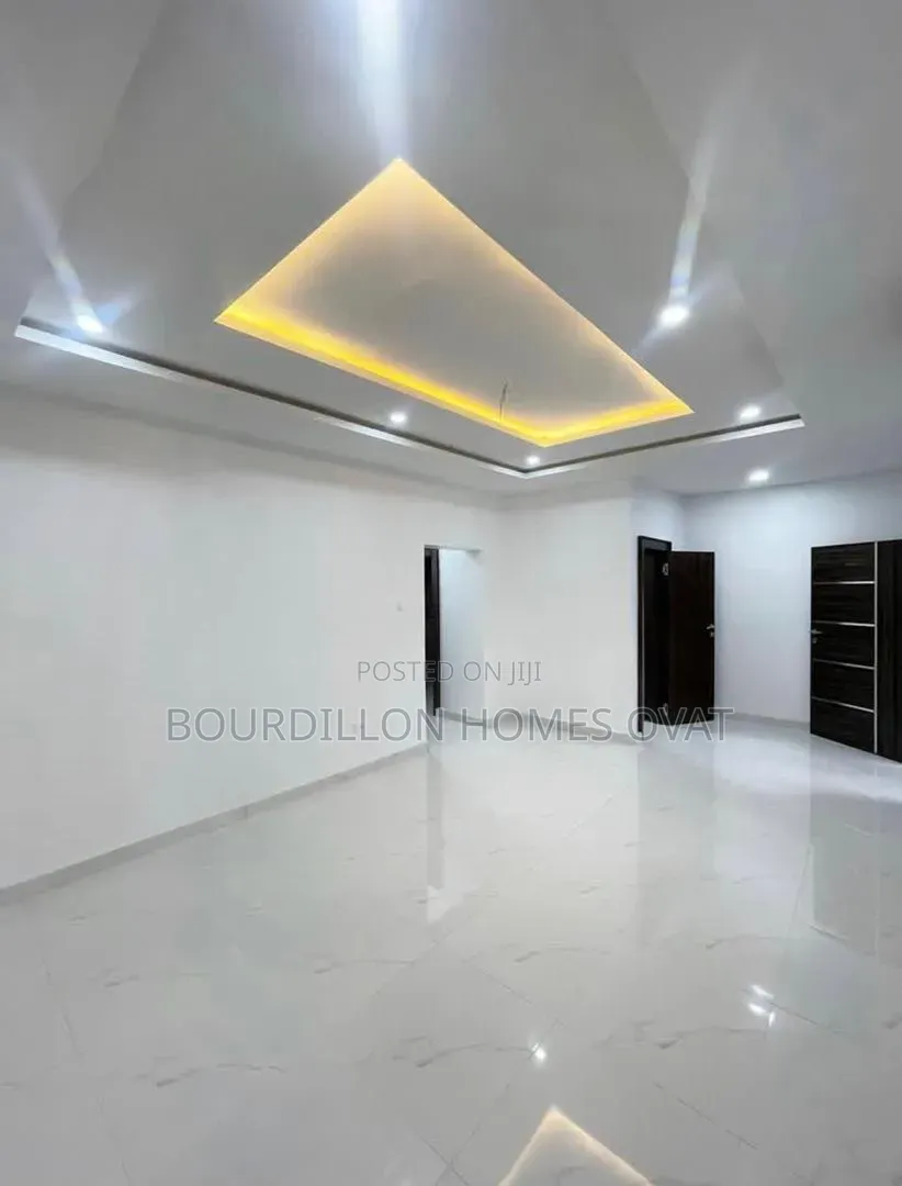 2bdrm Apartment in Off Bourdillion Road for rent in Ikoyi S.W