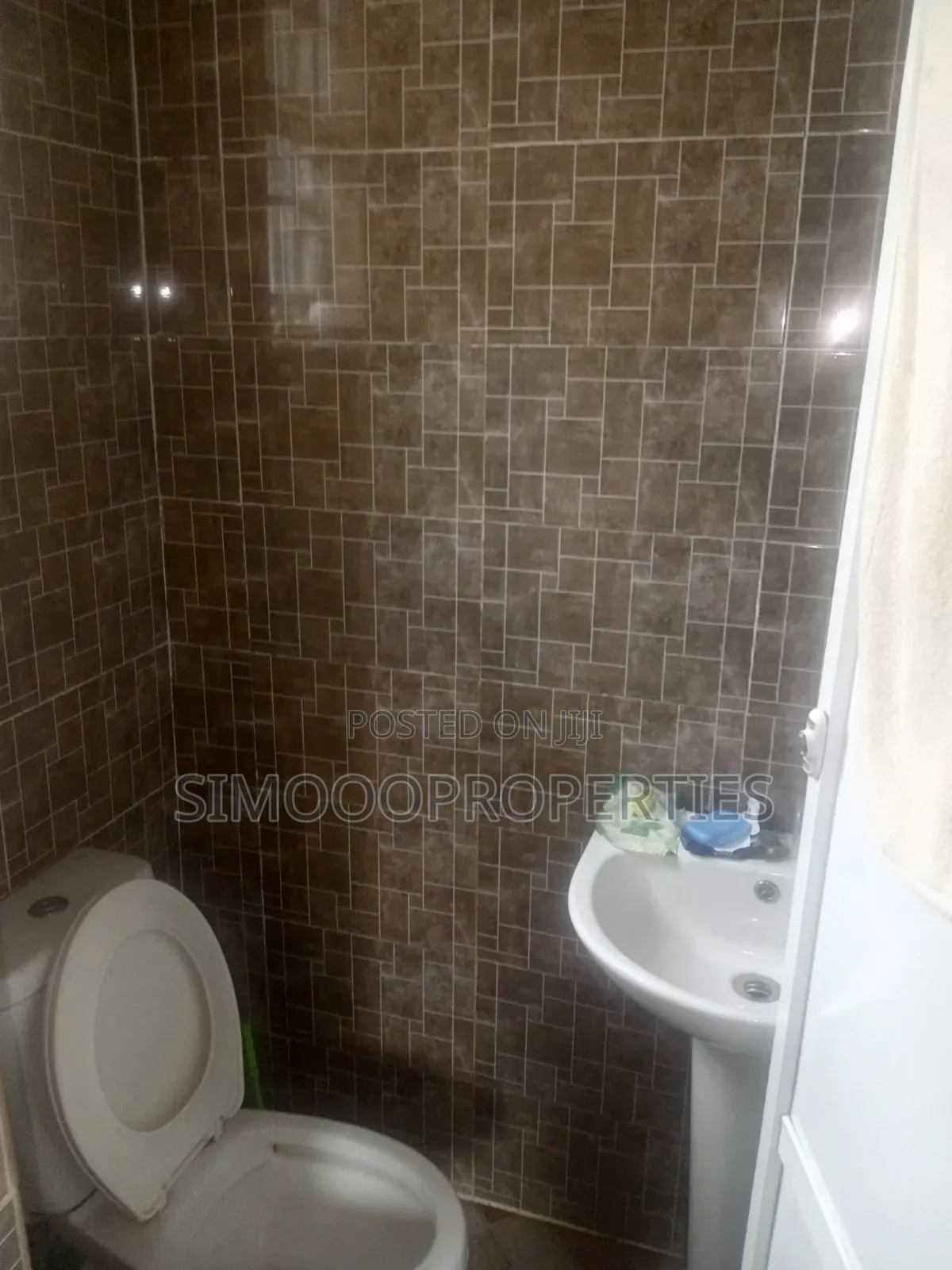 1bdrm Block of Flats in Royal Garden, Lakowe for rent in Lakowe