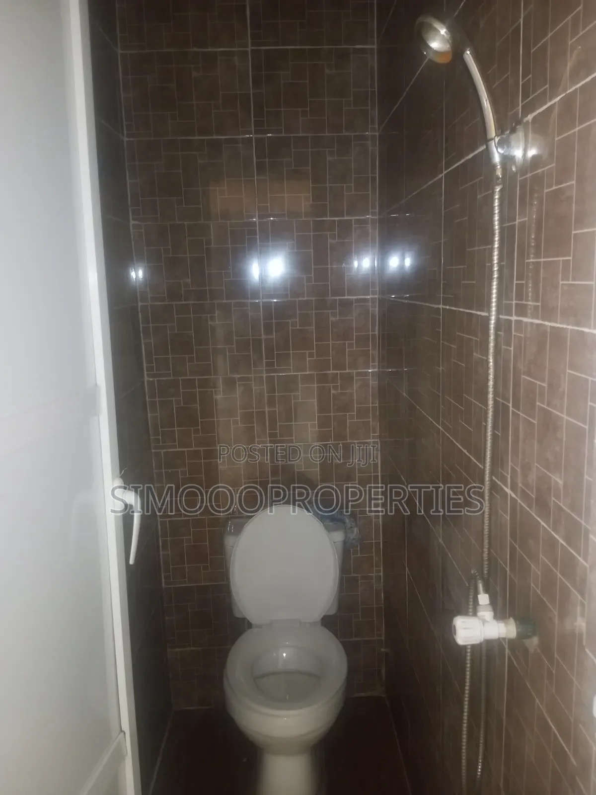 1bdrm Block of Flats in Royal Garden, Lakowe for rent in Lakowe