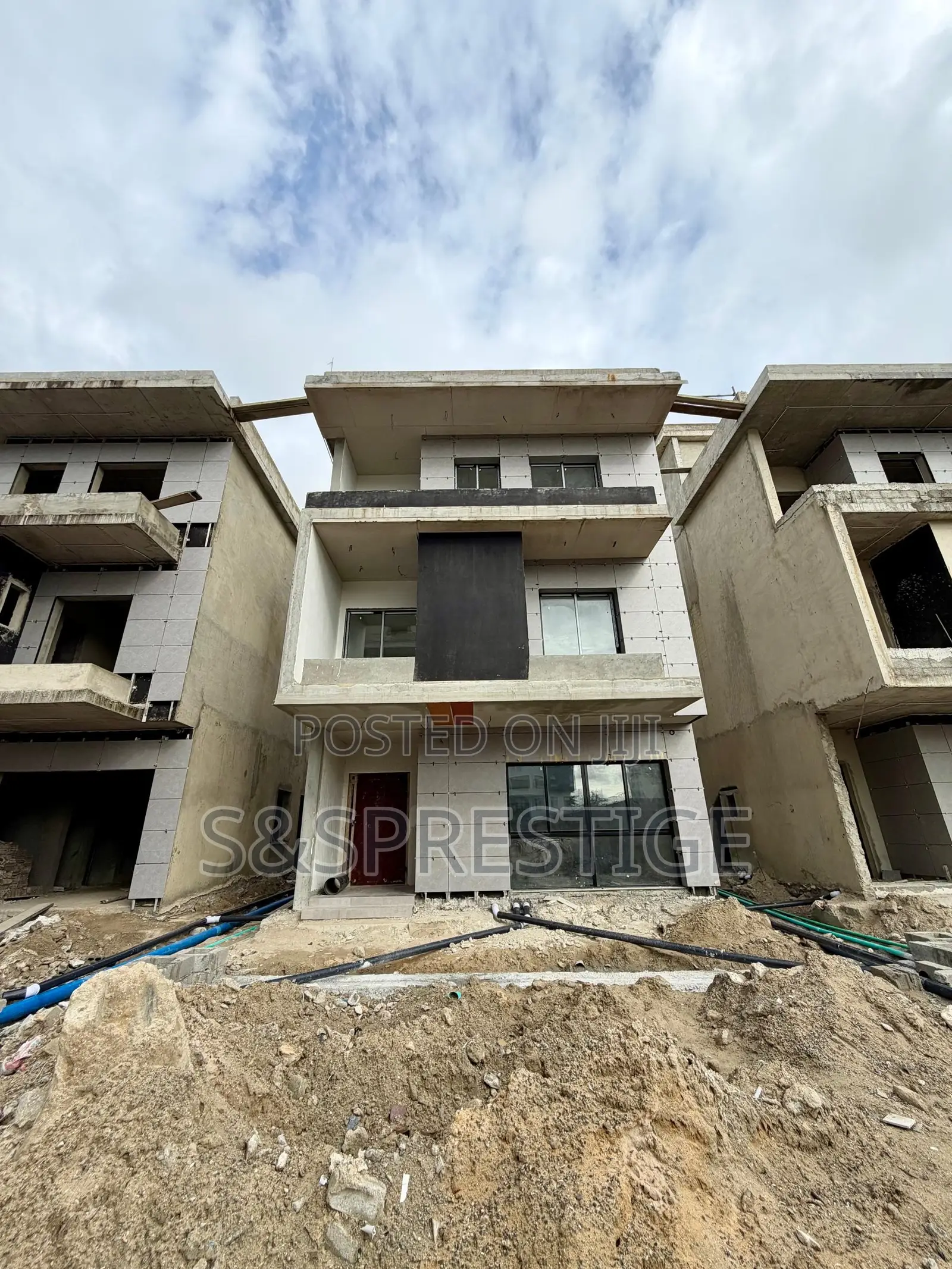 5bdrm Duplex in Banana Island for sale in Banana Island
