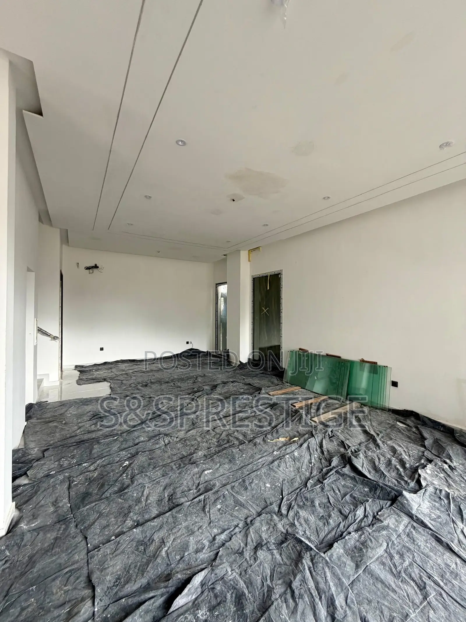 5bdrm Duplex in Banana Island for sale in Banana Island