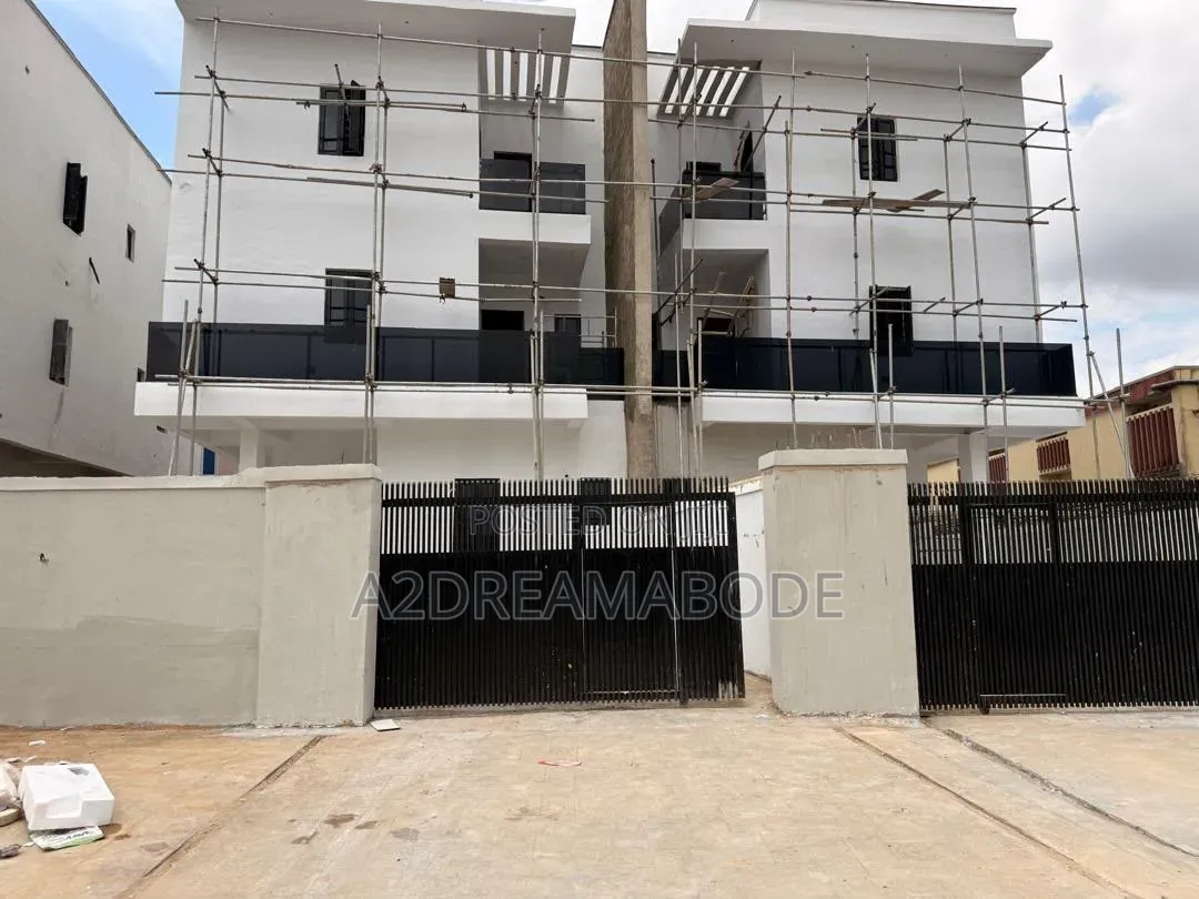 4bdrm Duplex in Ogudu Gra for sale in Ogudu GRA