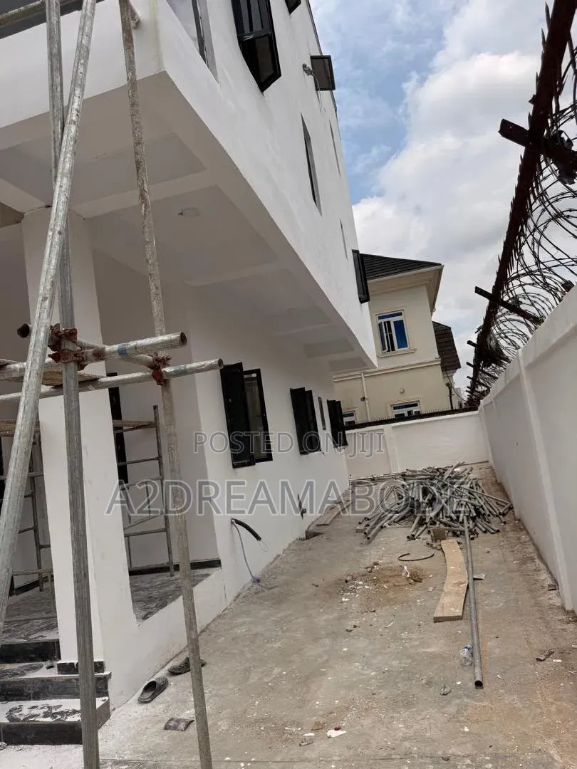 4bdrm Duplex in Ogudu Gra for sale in Ogudu GRA