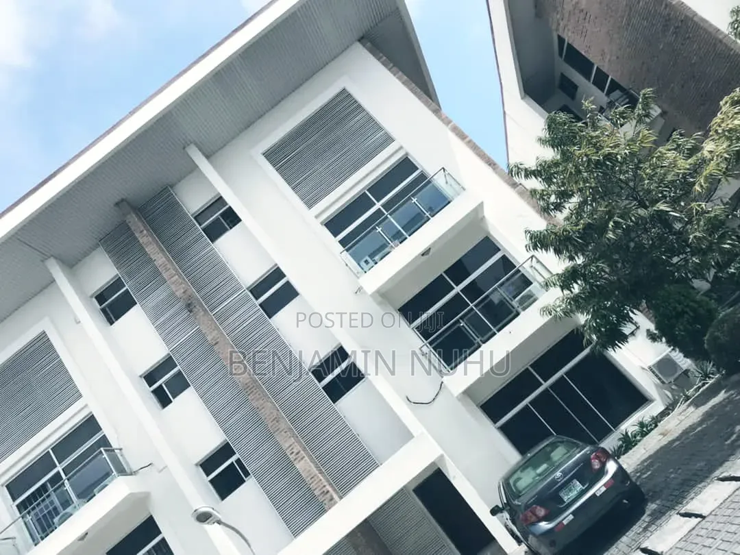 4bdrm Duplex in Lekki Phase 1 for rent in Lekki Phase 1