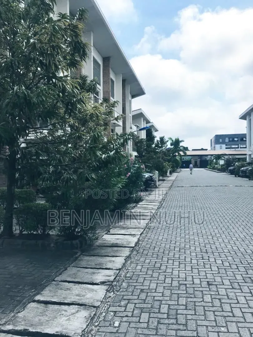4bdrm Duplex in Lekki Phase 1 for rent in Lekki Phase 1