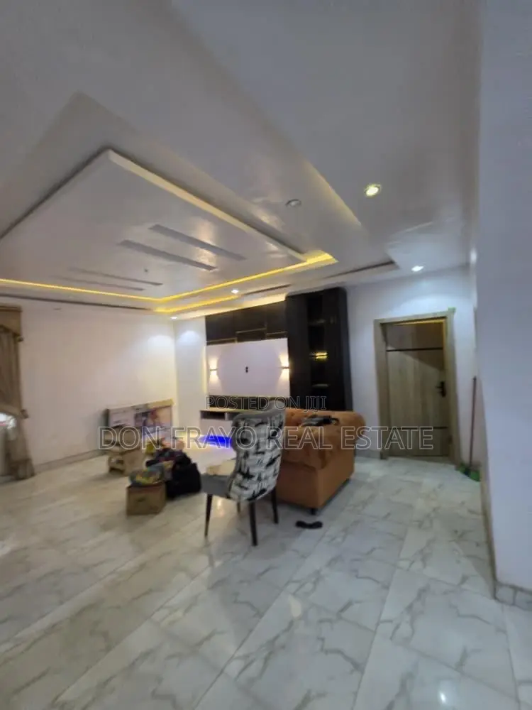 5bdrm Block of Flats in Iyana Agbala, Alakia for sale in Alakia