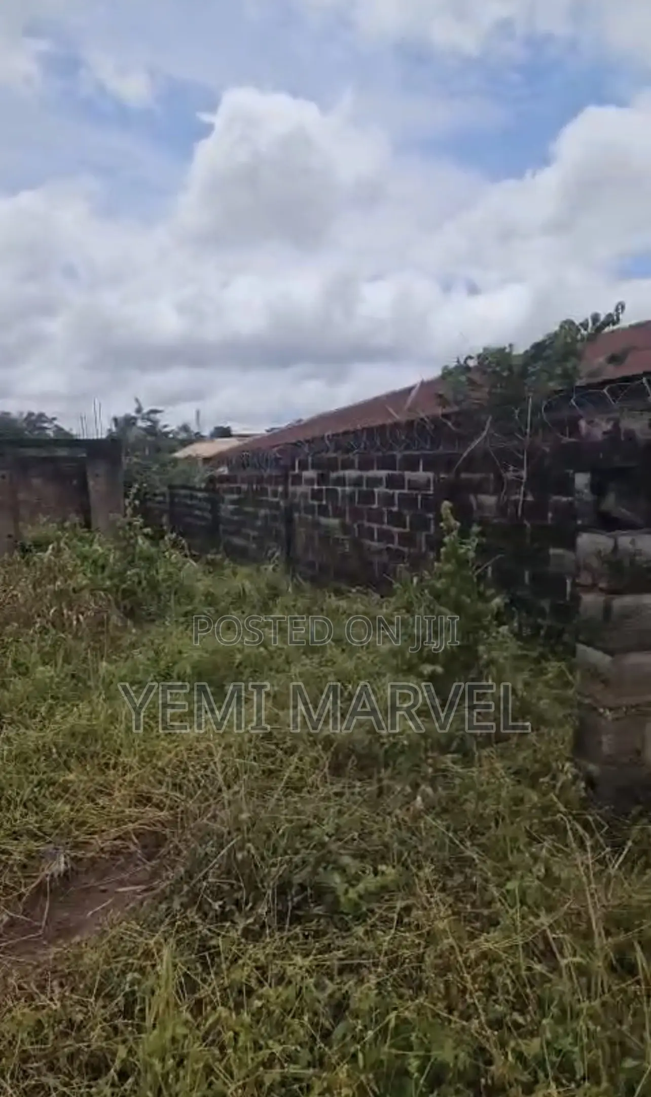 500sqm of Land for Sale With Demolishable Building at Oluode/Adeoje in Akala Express