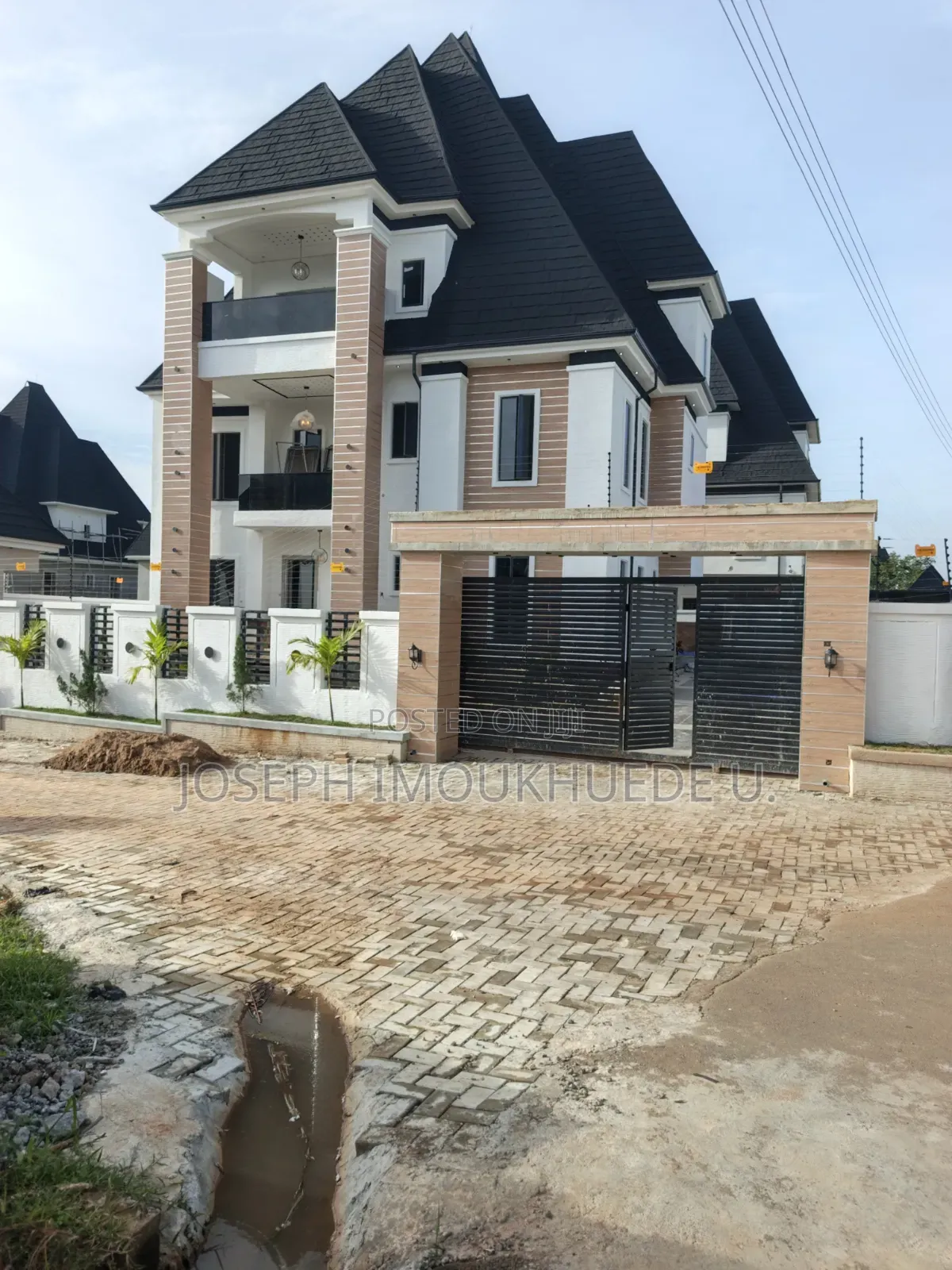 5bdrm Duplex in Faplins Estate, Dakwo District for sale in Dakwo District