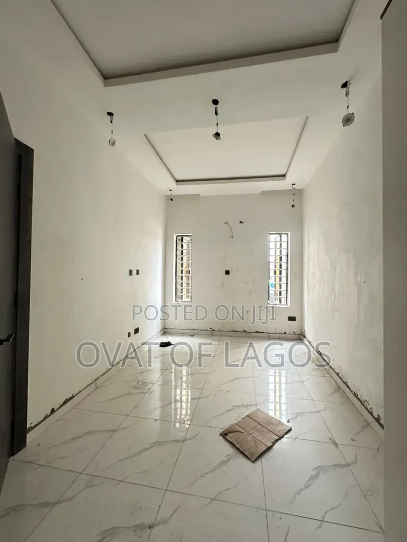 5bdrm Duplex in Lekki Phase 1 for sale in Lekki Phase 1