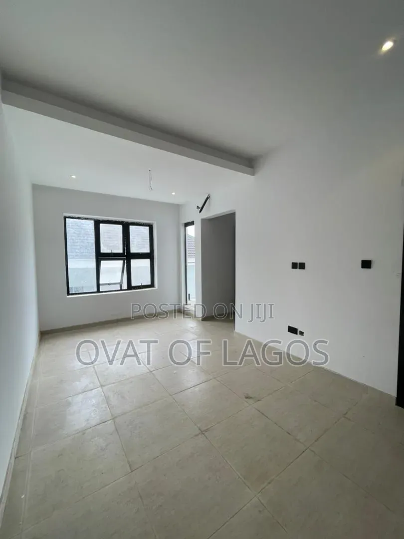 3bdrm Maisonette in Lekki Phase 1 for sale in Lekki Phase 1