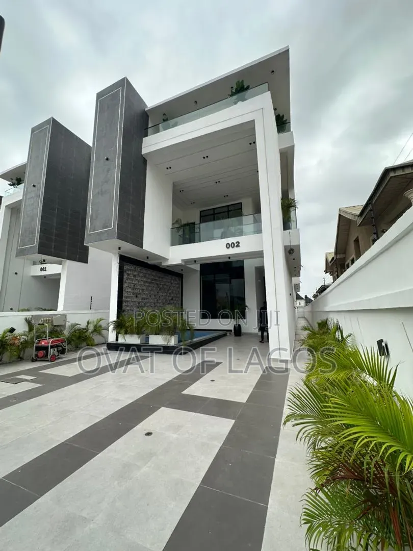 5bdrm Duplex in Ikota for sale in Ikota