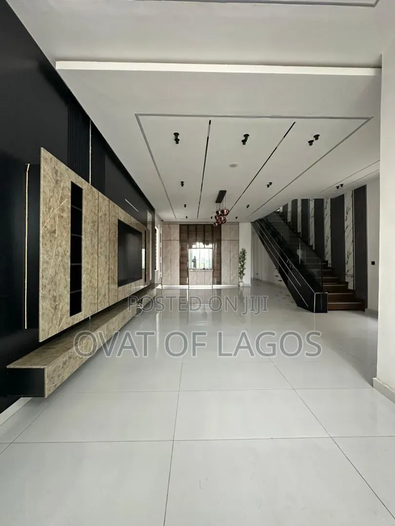 5bdrm Duplex in Ikota for sale in Ikota