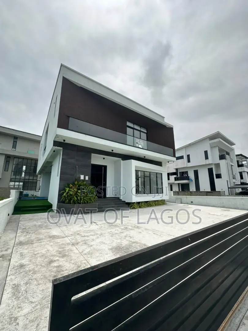 5bdrm Duplex in Megamound, Ikota for sale in Ikota