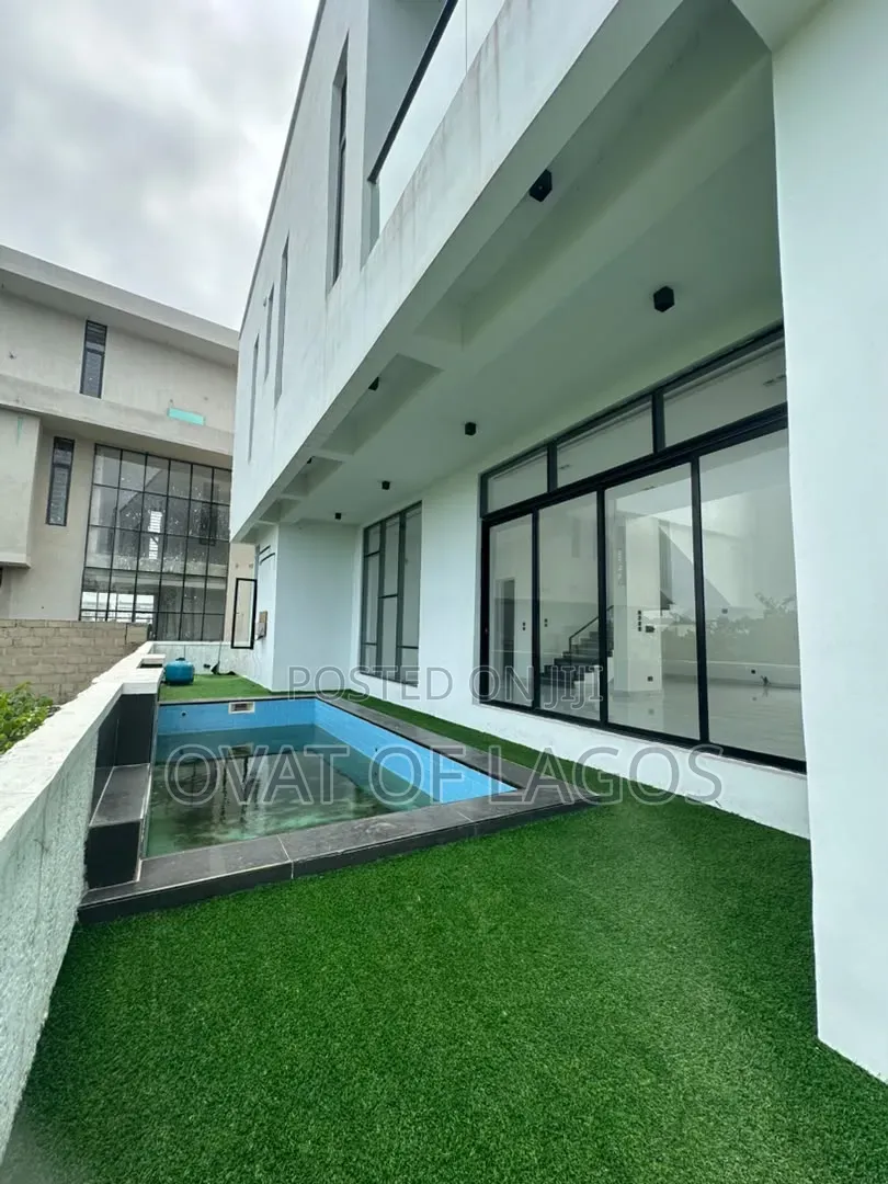 5bdrm Duplex in Megamound, Ikota for sale in Ikota