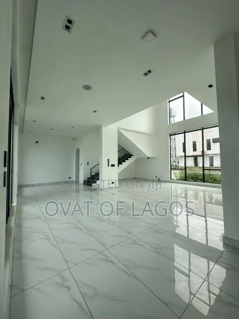 5bdrm Duplex in Megamound, Ikota for sale in Ikota