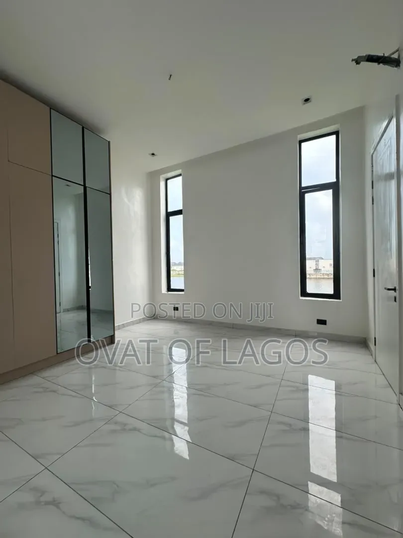 5bdrm Duplex in Megamound, Ikota for sale in Ikota