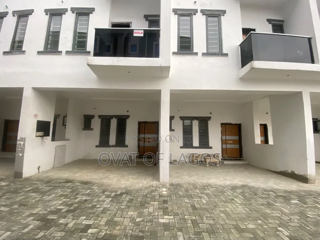 3bdrm Duplex in Ikota for sale in Ikota