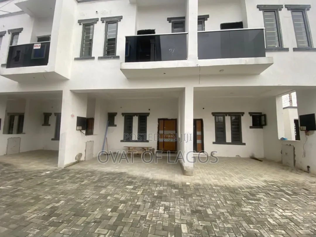 3bdrm Duplex in Ikota for sale in Ikota
