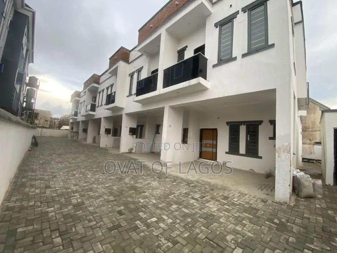 3bdrm Duplex in Ikota for sale in Ikota