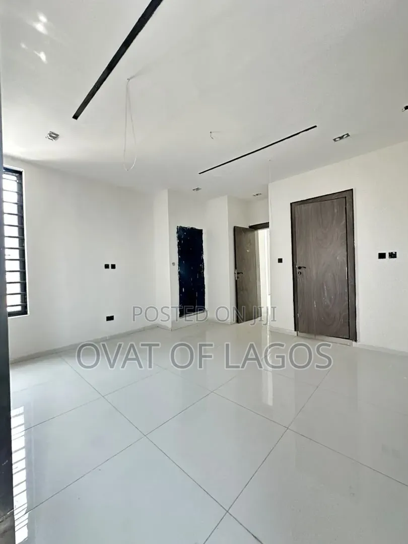 3bdrm Duplex in Ikate for sale in Ikate