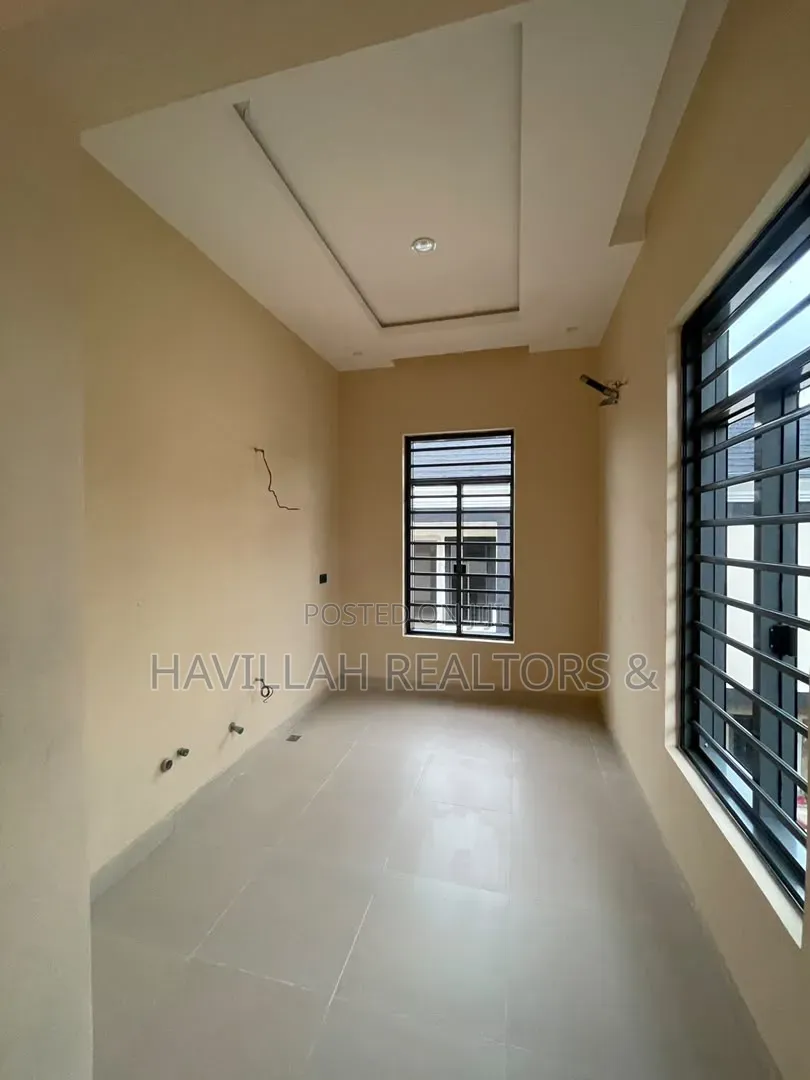 5bdrm Duplex in Omole Phase 1 for sale in Omole Phase 1