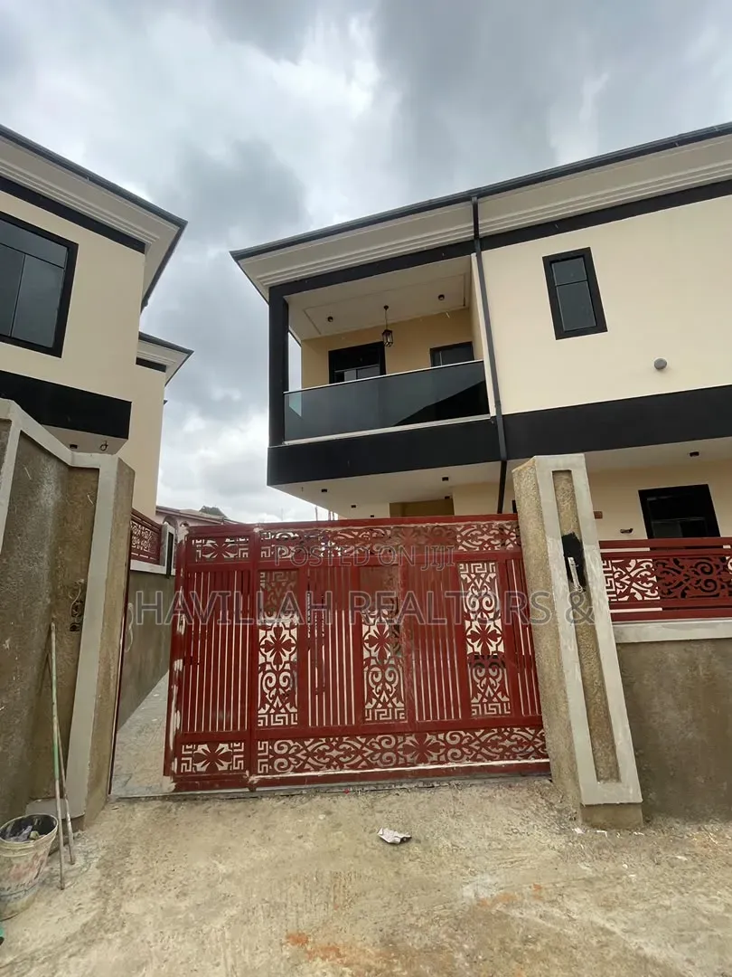 5bdrm Duplex in Omole Phase 1 for sale in Omole Phase 1