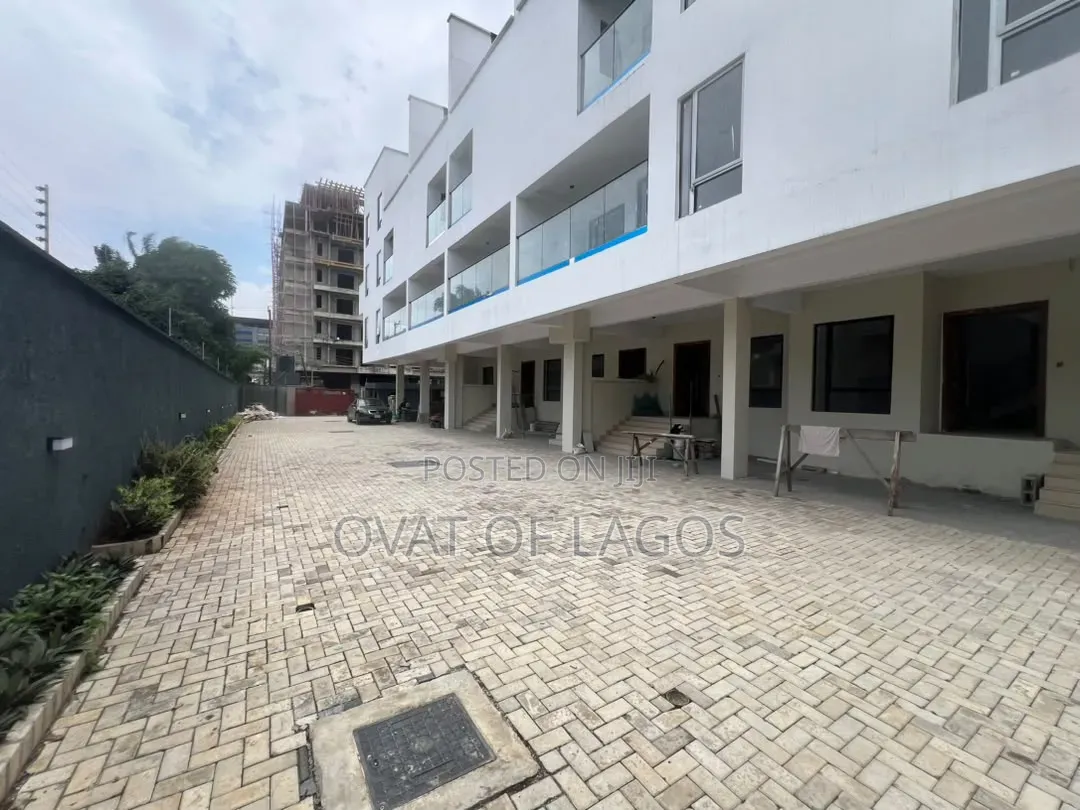 4bdrm Duplex in Victoria Island for sale in Victoria Island Extension