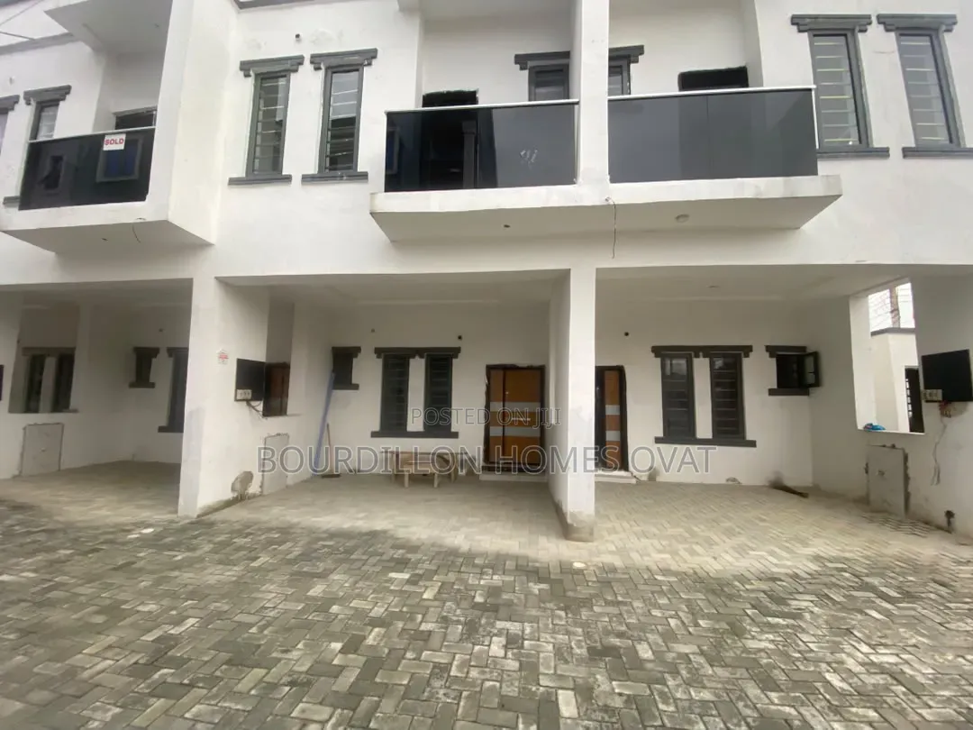 3bdrm Duplex in Ikota Villa Estate for sale in Ikota