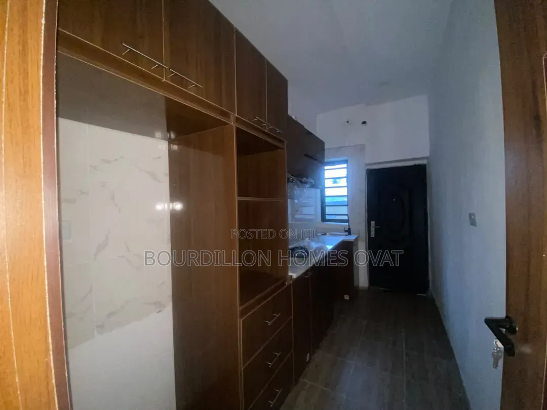 3bdrm Duplex in Ikota Villa Estate for sale in Ikota