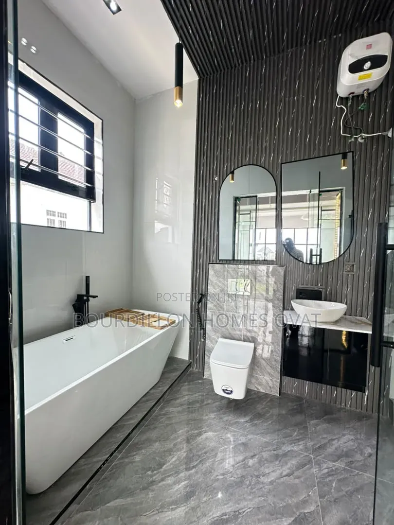 5bdrm Duplex in Lekki Palm City for sale in Lekki Expressway