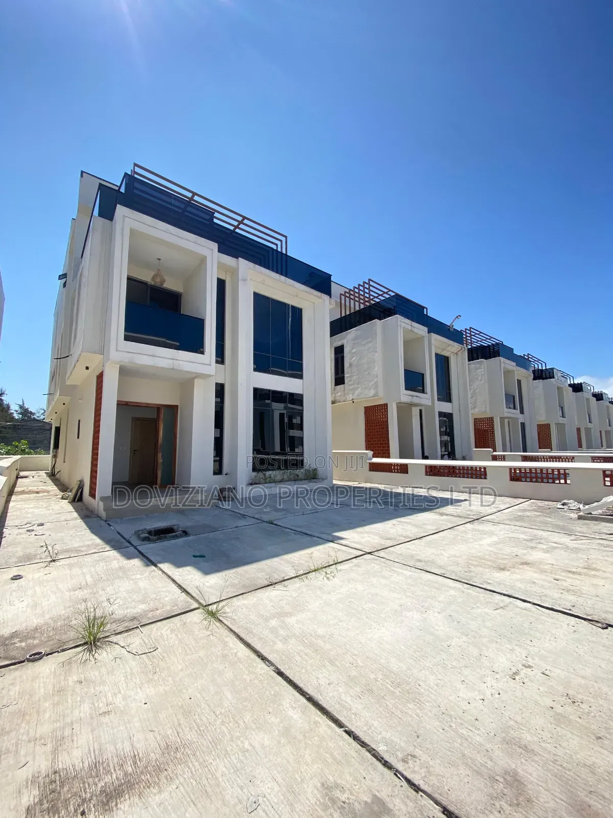 5bdrm Duplex in Ikota for sale in Ikota