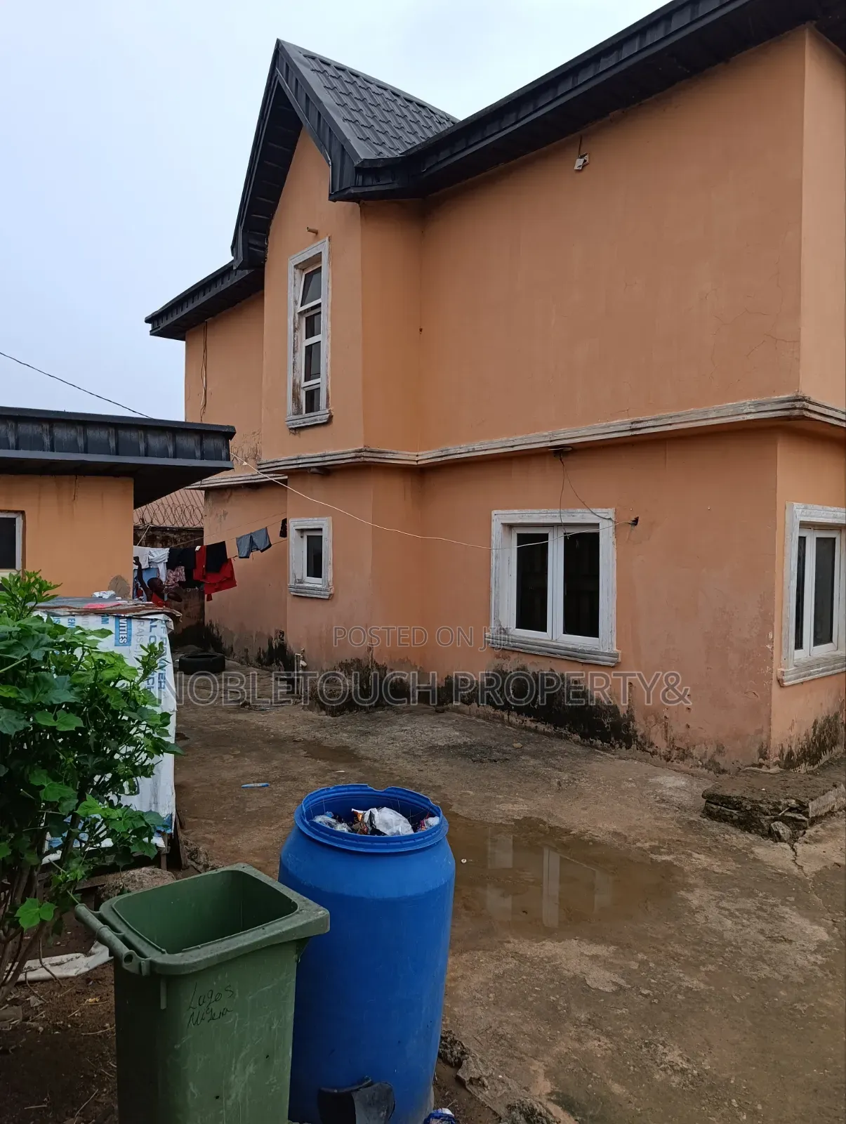 3bdrm Block of Flats in Ishitu Road Egan, Akesan for sale in Akesan